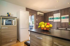 Refrigerador, microondas, horno y lavavajillas 