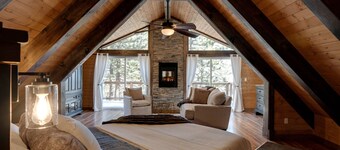 Luxury Cabin - Walk to Stagecoach Lift - Hot Tub - Mountain Views - Dogs Allowed