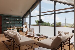 Smart TV - Penrich - Constantine Bay -  a luxury house that sleeps 6 guests  in 3 bedrooms (Padstow)