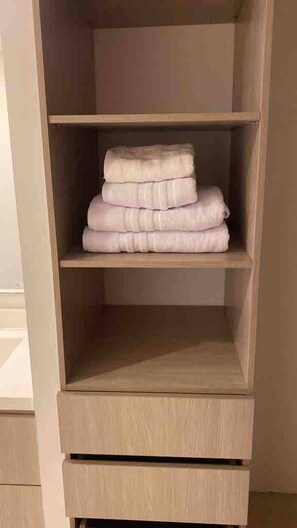 Apartment, 1 Bedroom, Garden View | Bathroom amenities - La Carolina, Plenitud 4 P (Bogotá)