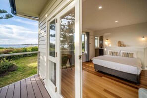 3 bedrooms, free WiFi, bed sheets - Beach Path House - Freycinet Holiday Houses (Bicheno)