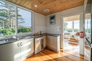 Private kitchen - Beach Path House - Freycinet Holiday Houses (Bicheno)