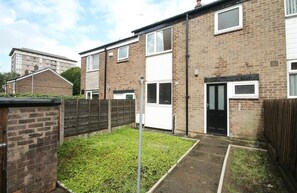 Exterior - Lovely 3-Bed House in Bolton Greater Manchester (Bolton)