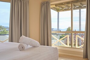 2 bedrooms, free WiFi, bed sheets - Sunny Ways Bicheno - Freycinet Holiday Houses (Bicheno)