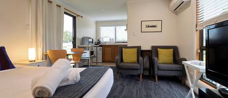 1 bedroom, bed sheets