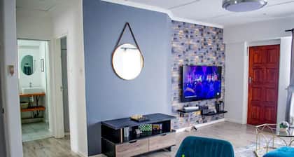 2 Bedroom Apartment with Modern Finishes Hill Tud Stays