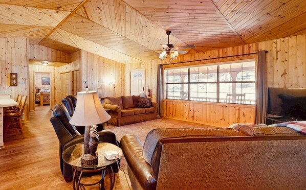 Televisión, chimenea