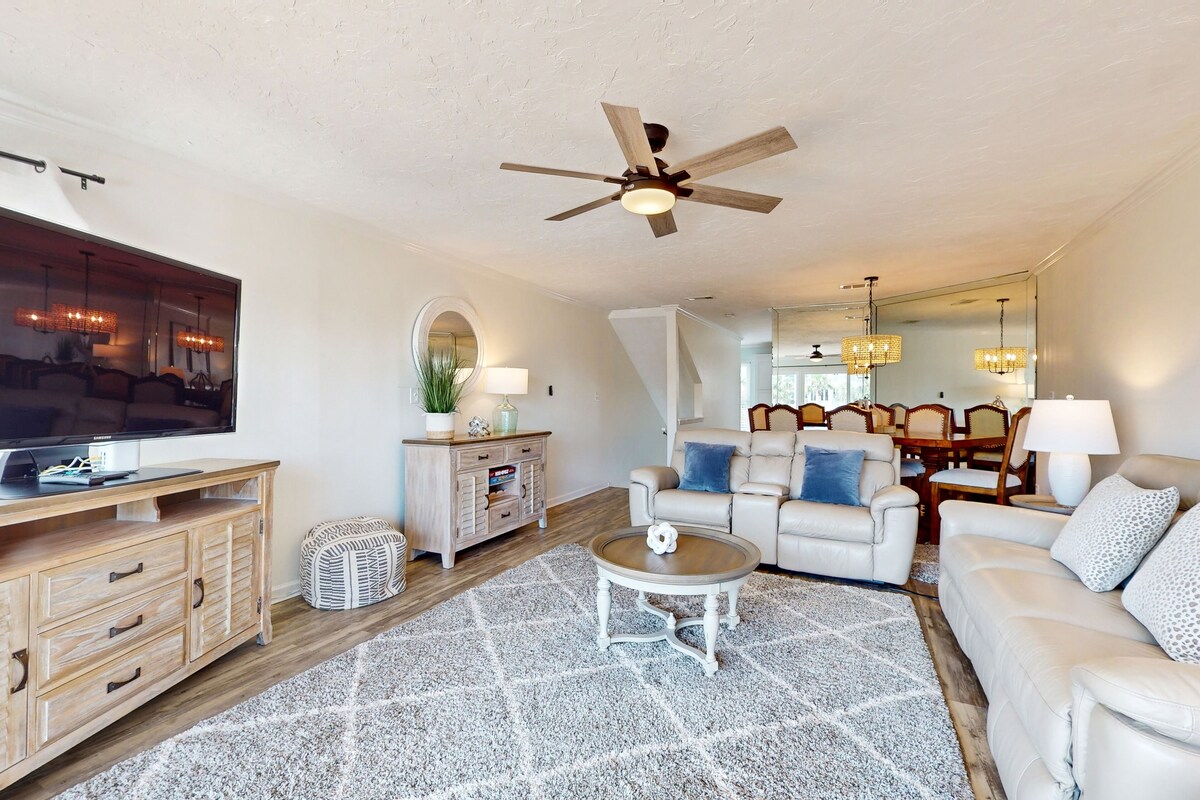 Photo 4 of Waterfront townhome with balcony, open layout, W/D - snowbird & pet friendly