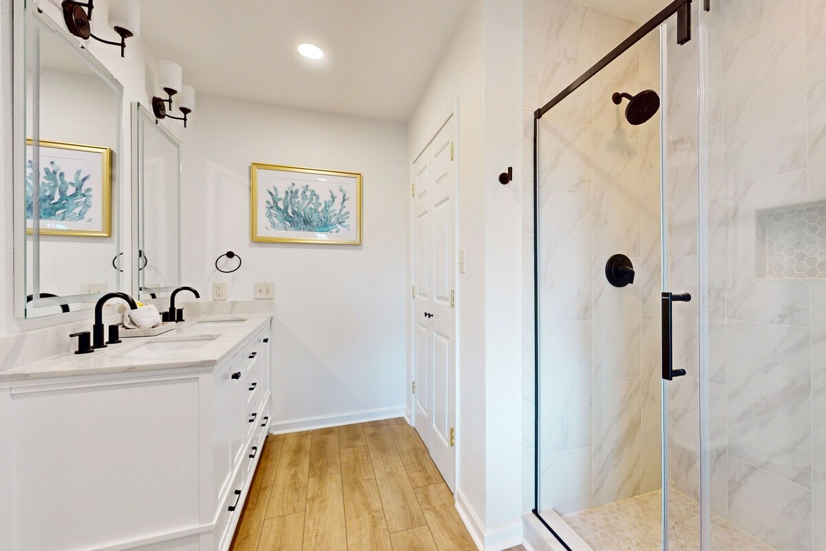 Photo 8 of Waterfront townhome with balcony, open layout, W/D - snowbird & pet friendly