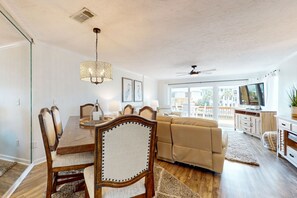 TV, table football - Waterfront townhome with balcony, open layout, W/D - snowbird & pet friendly (Destin)