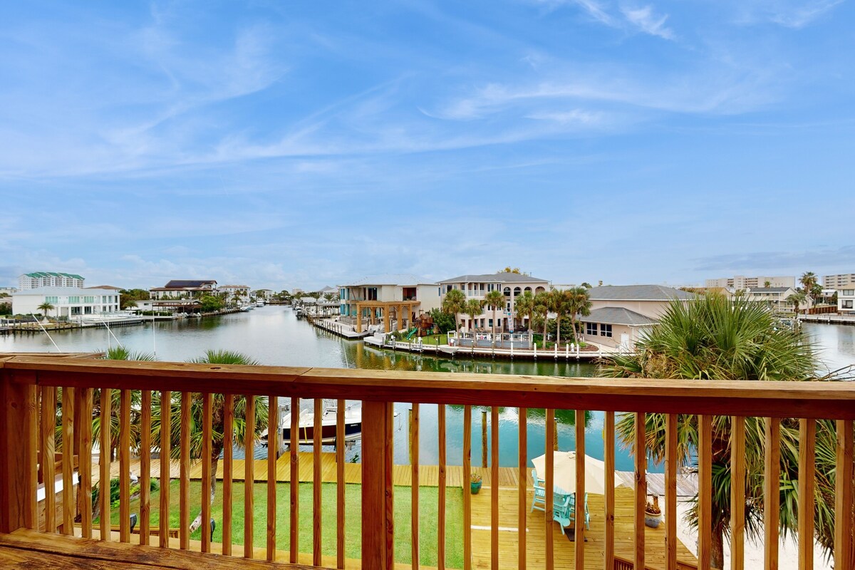 Photo 19 of Waterfront townhome with balcony, open layout, W/D - snowbird & pet friendly