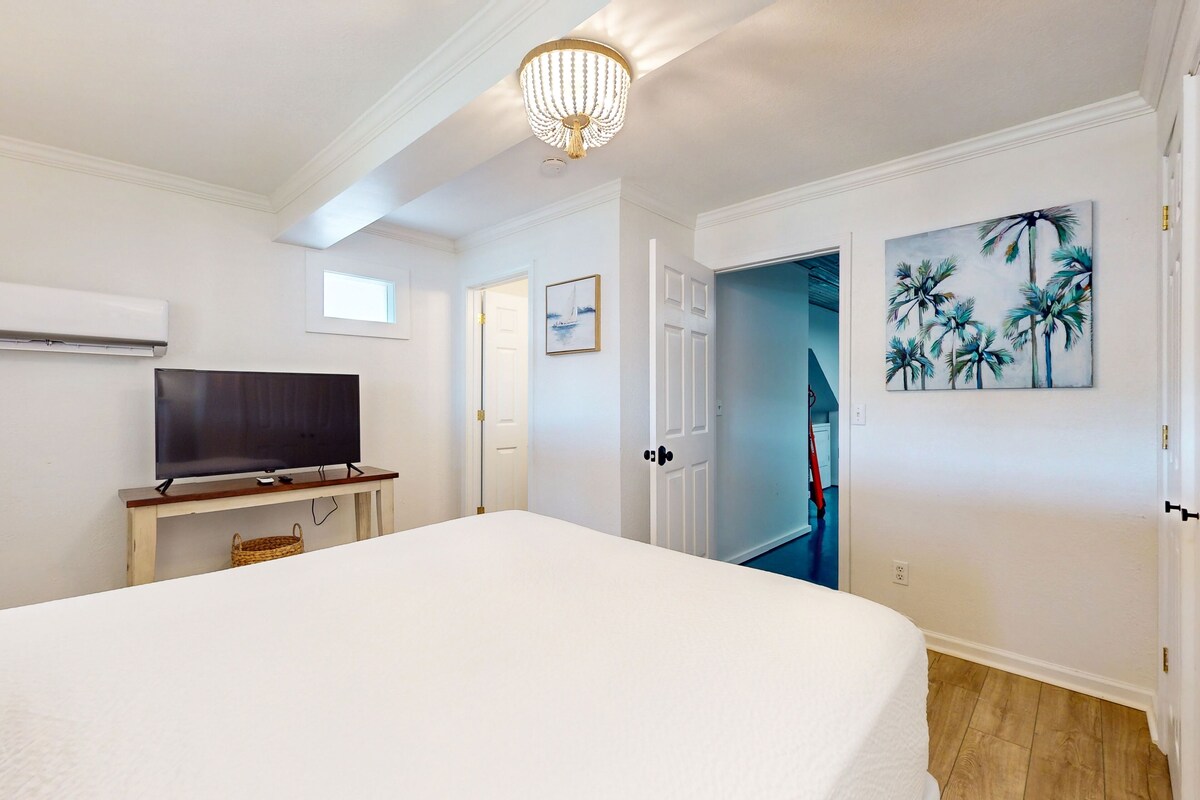Photo 12 of Waterfront townhome with balcony, open layout, W/D - snowbird & pet friendly