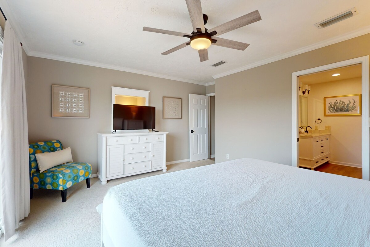 Photo 17 of Waterfront townhome with balcony, open layout, W/D - snowbird & pet friendly