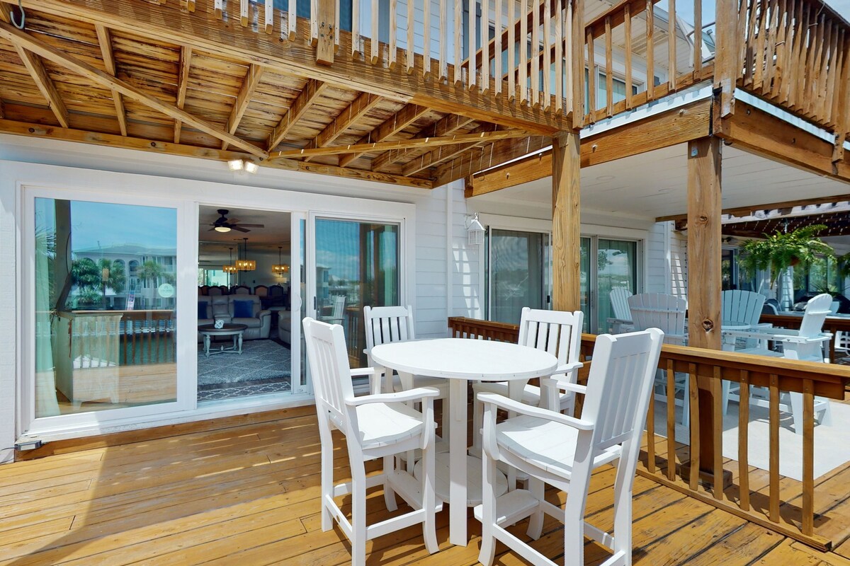 Photo 22 of Waterfront townhome with balcony, open layout, W/D - snowbird & pet friendly