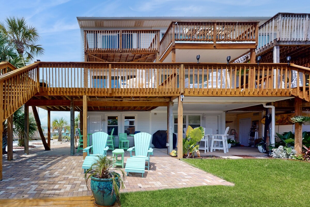 Photo 2 of Waterfront townhome with balcony, open layout, W/D - snowbird & pet friendly