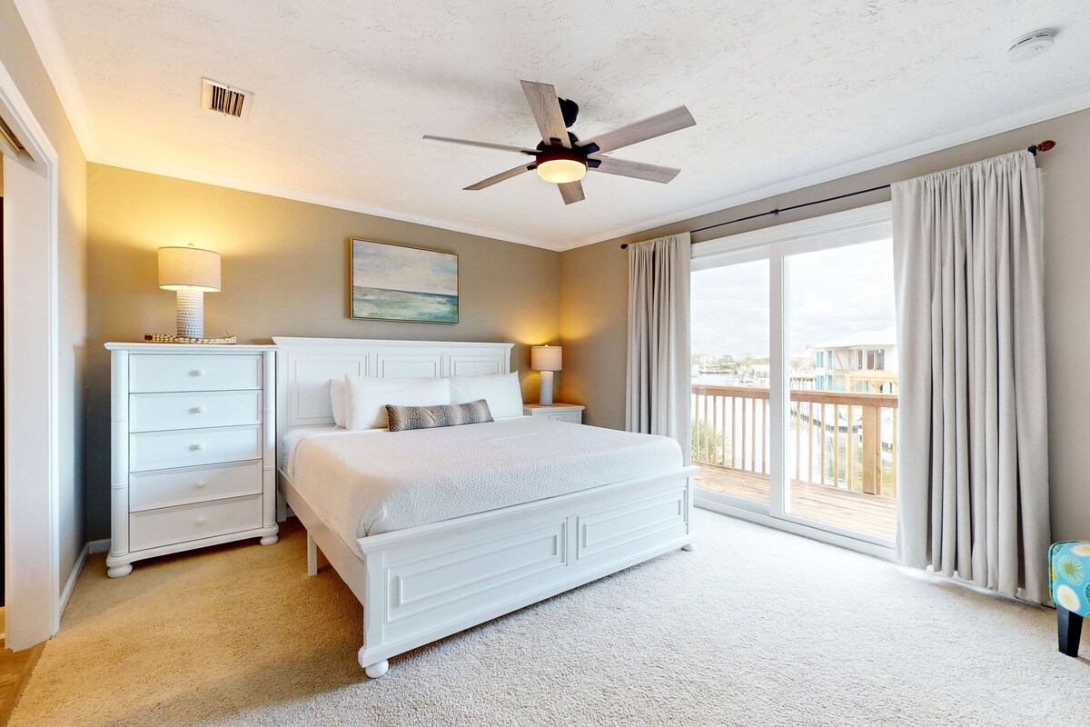 Photo 13 of Waterfront townhome with balcony, open layout, W/D - snowbird & pet friendly