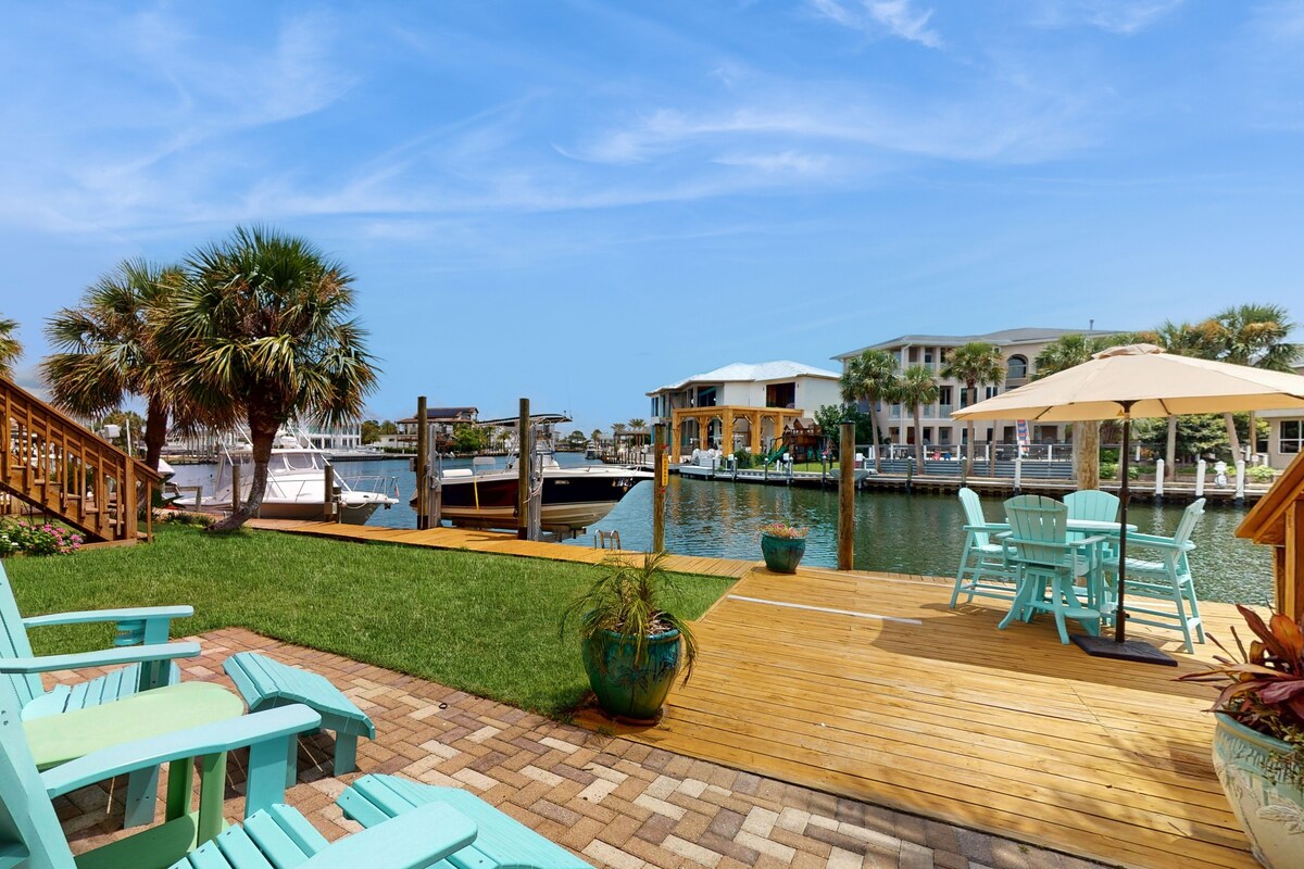 Photo 20 of Waterfront townhome with balcony, open layout, W/D - snowbird & pet friendly