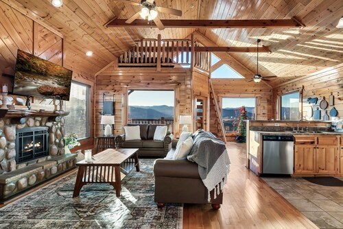 Amazing Mtn views/Hot tub/Fireplace/Bunk beds/Arcade games