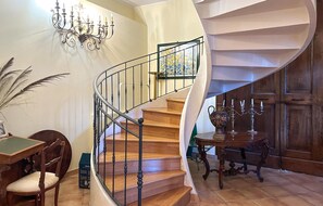 Interior - 5 bedroom nice home in Termoli (Termoli)