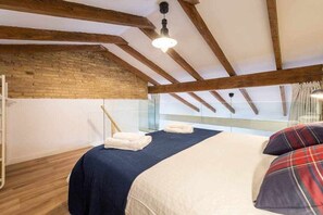 3 chambres, fer et planche à repasser, Wi-Fi, draps fournis