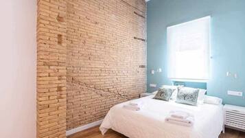 3 slaapkamers, een strijkplank/strijkijzer, wifi, beddengoed
