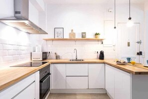 Fridge, microwave, oven, stovetop - Anelsa New APT 2. Ruzafa. Special Price Long Stays (Valencia)