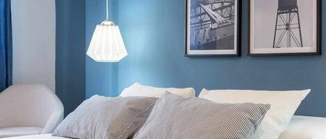 2 chambres, fer et planche à repasser, lit de bébé portatif