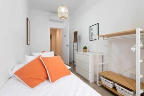 2 bedrooms, iron/ironing board, travel cot, free WiFi