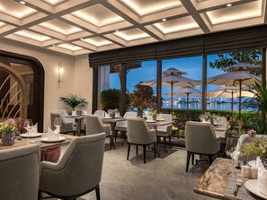 Free daily full breakfast 