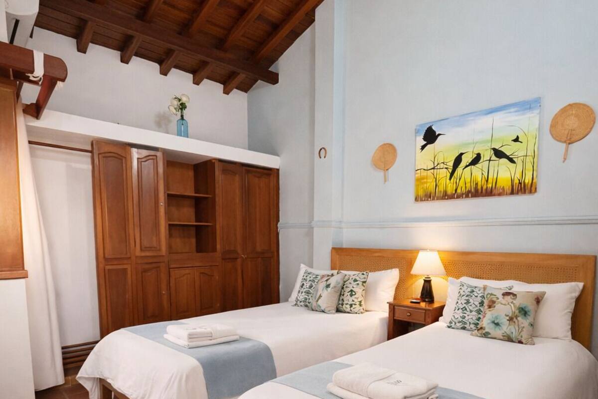 Tomannsrom – deluxe | Bad | Håndklær, såpe, sjampo og toalettpapir