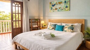 デラックス トリプルルーム | 高級寝具、羽毛の掛け布団、ピロートップベッド、WiFi (無料)