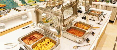 Desayuno buffet (THB 530 por persona)