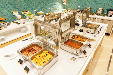 Desayuno buffet diario (THB 530 por persona)