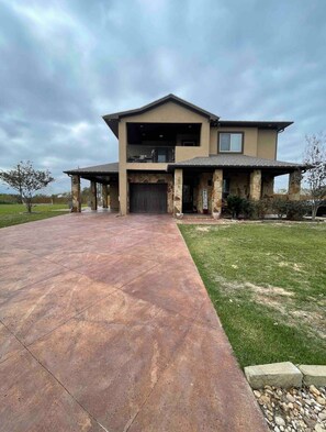 Exterior - 20 min from Downtown Austin ,20 min to Circuit of the Americans 10 min to Tesla (Austin)