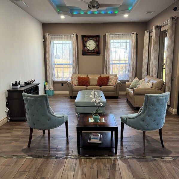 Smart TV, fireplace, DVD player, books