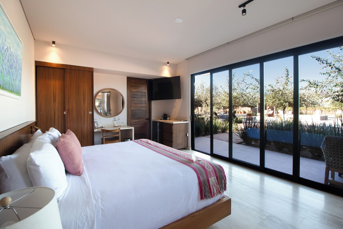 Premium Room | Premium bedding, minibar, in-room safe, desk