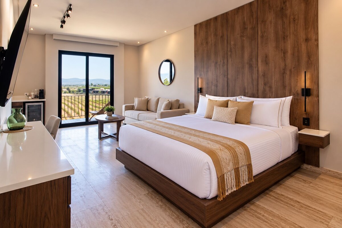 Standard Room | Premium bedding, minibar, in-room safe, desk