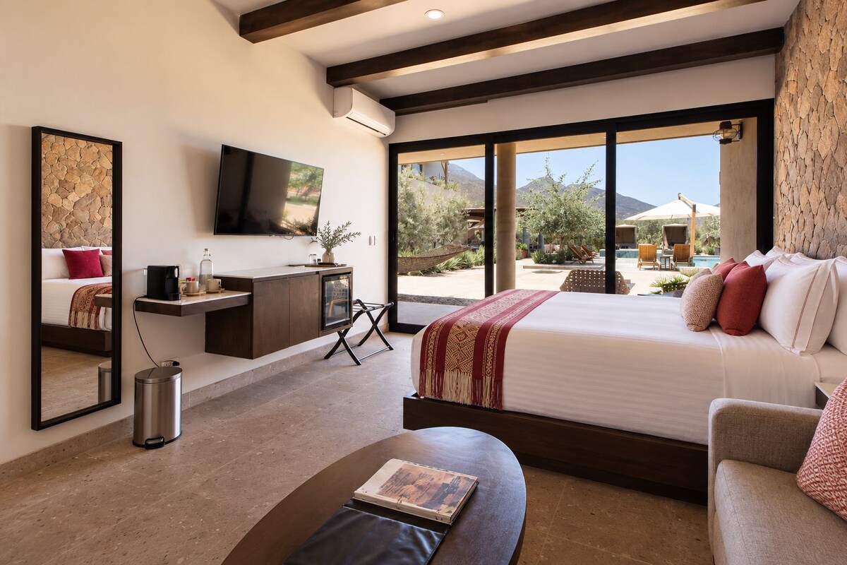 Classic Room, Mountain View | Premium bedding, minibar, in-room safe, desk