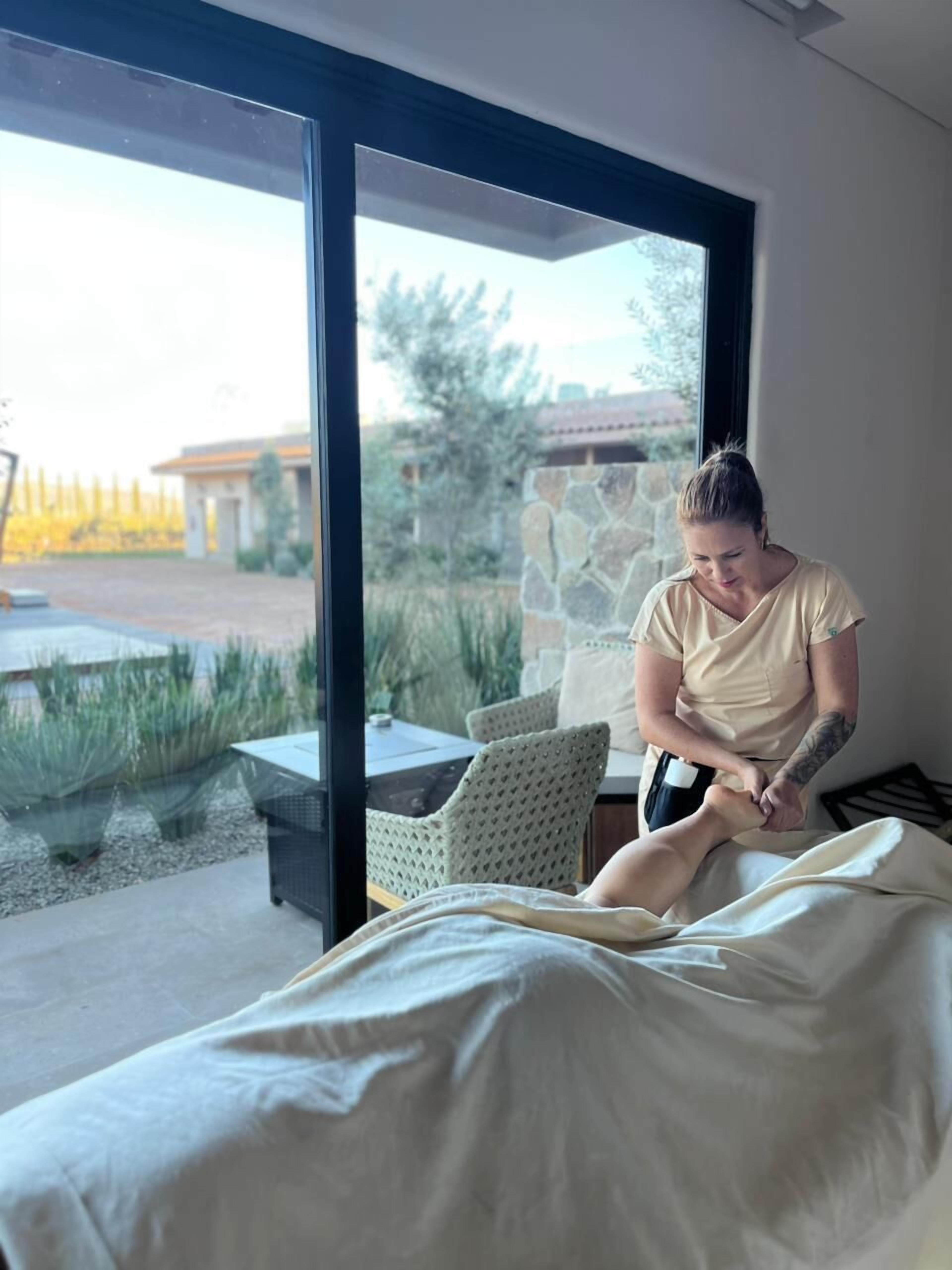 Masajes con piedras calientes, masajes de tejido profundo