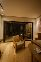 Ropa de cama de alta calidad y minibar 