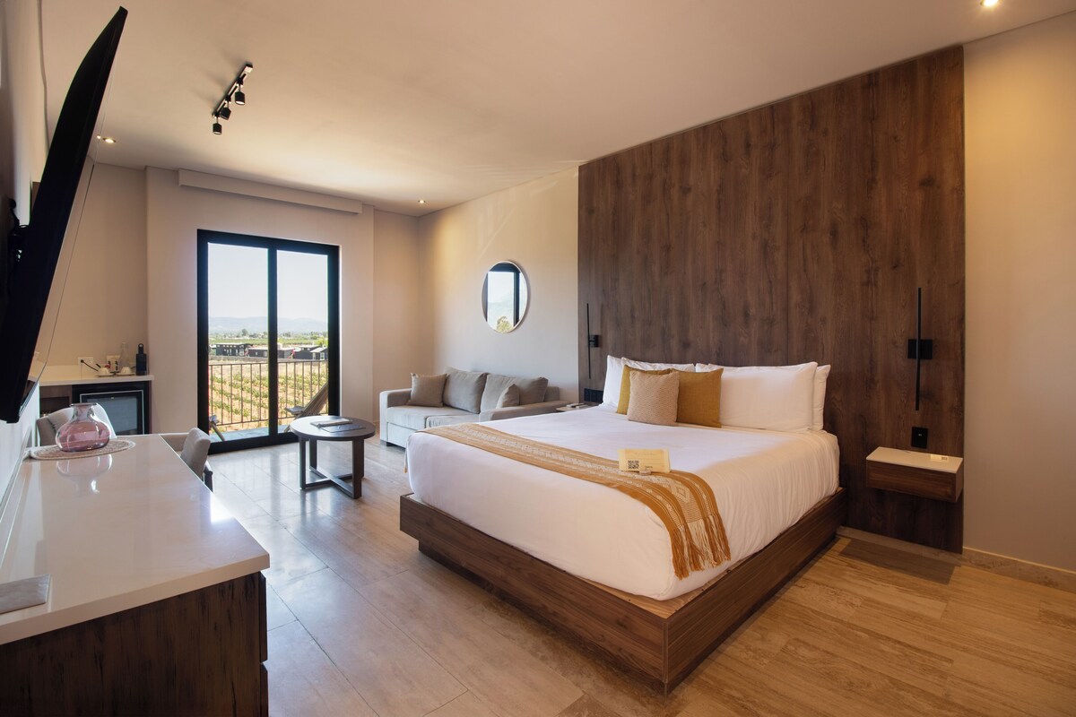 Standard Room | Premium bedding, minibar, in-room safe, desk