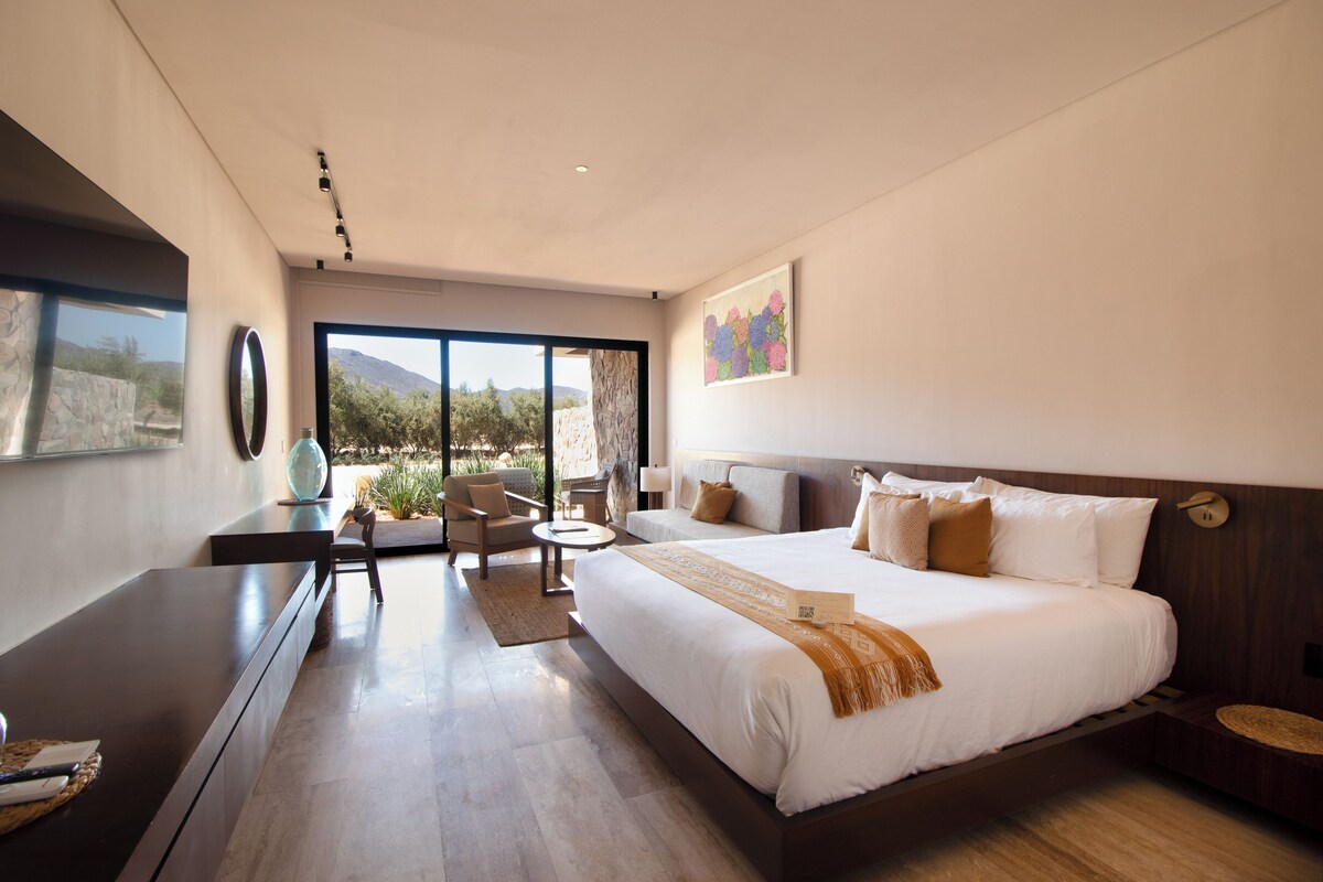 Comfort Room | Premium bedding, minibar, in-room safe, desk