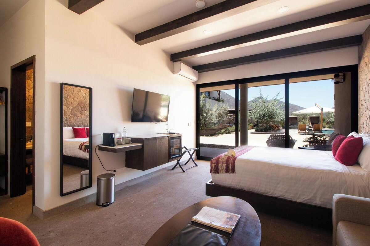 Classic Room, Mountain View | Premium bedding, minibar, in-room safe, desk