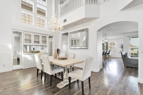 Lakefront Serenity Retreat

