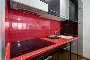 Fridge, microwave, dishwasher, coffee/tea maker