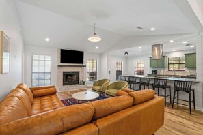 Smart-TV, peis og kontorer