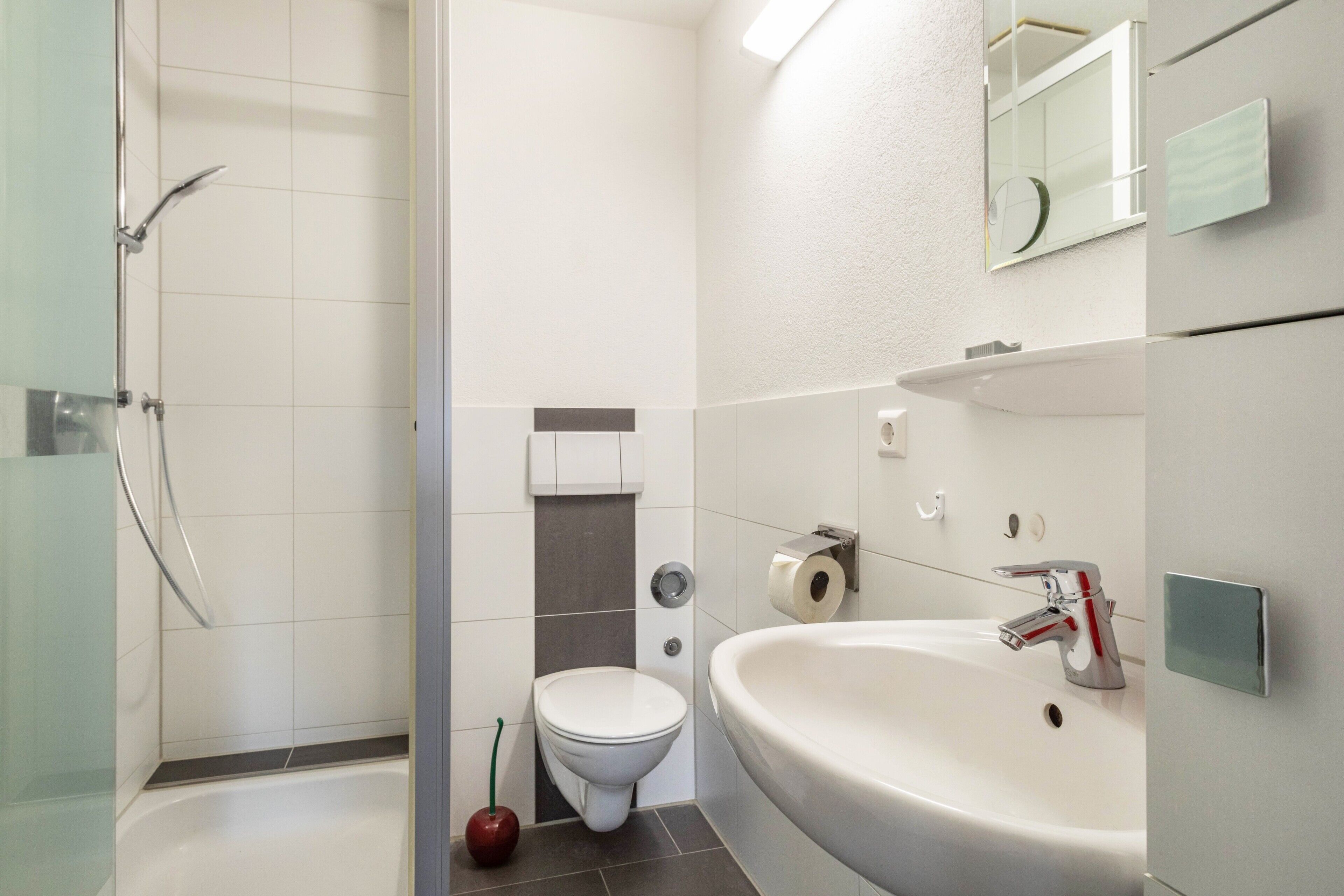 Een douche, een haardroger, handdoeken