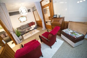 TV, table tennis, stereo