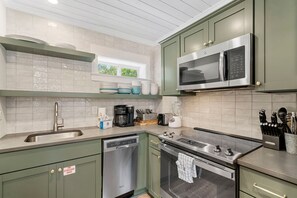 Réfrigérateur, micro-ondes, four, lave-vaisselle