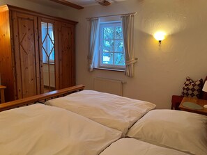 2 habitaciones, wifi gratis y ropa de cama 